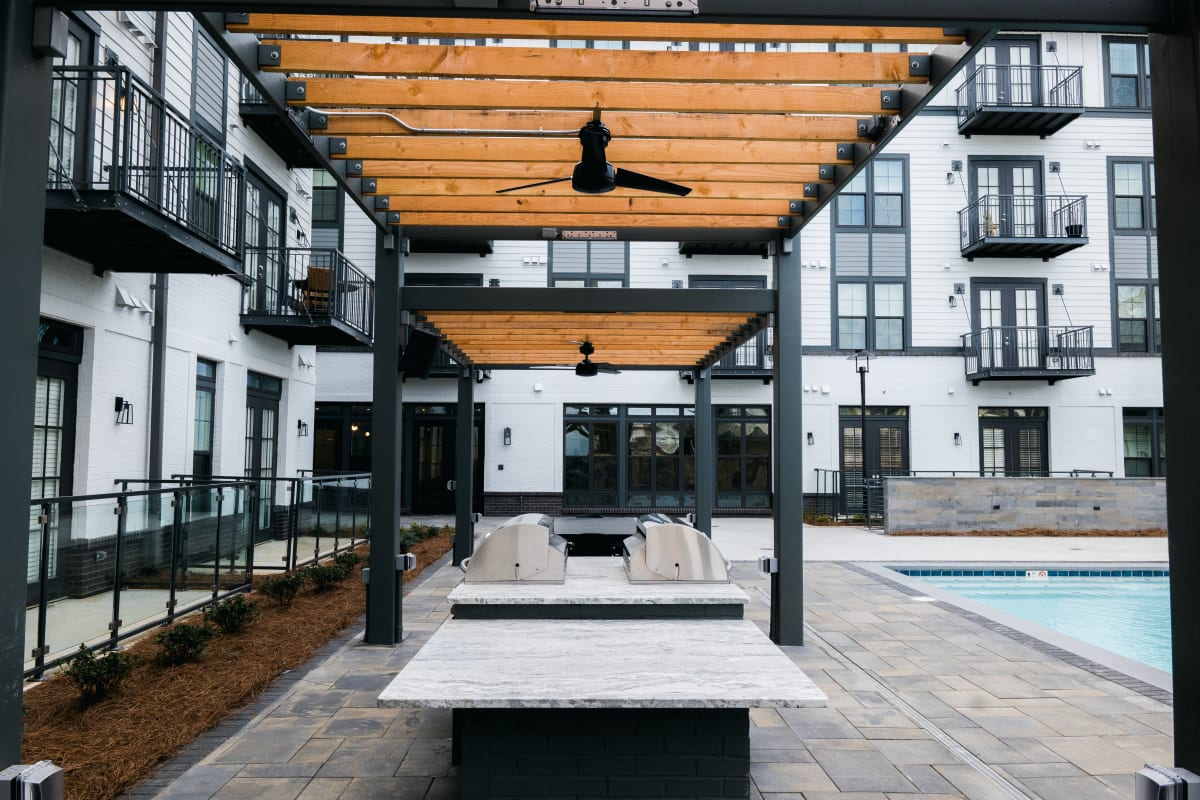 Apartments on Lakeland Drive, Jackson MS The Quarter House